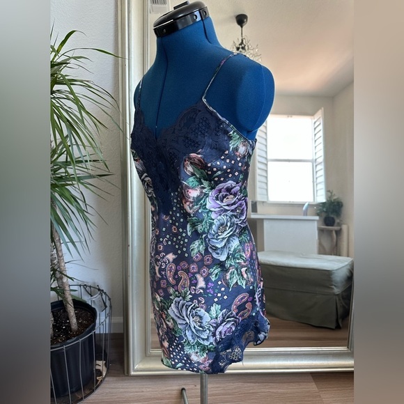 Vintage 90s Victoria's Secret Gold Label Satin Floral Slip Chemise Navy Lace - Picture 3 of 8